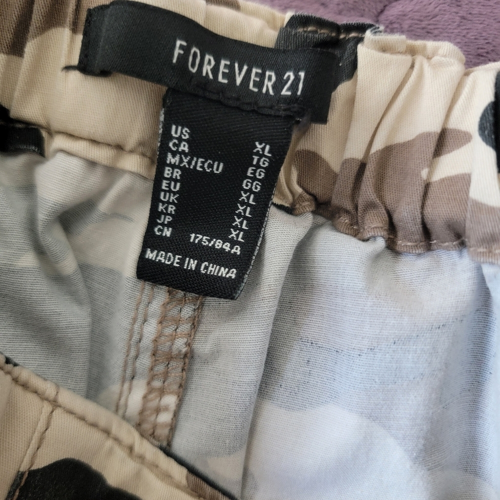 Pre-loved forever 21 camo pants sz XL - Picture 2 of 8